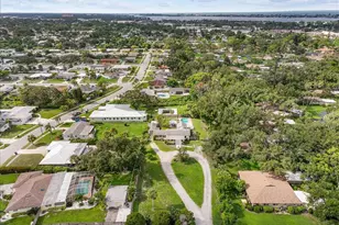 2404 Bispham Rd, Sarasota, FL 34231 - Photo 2