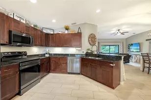 7226 34th St E, Sarasota, FL 34243 - Photo 12