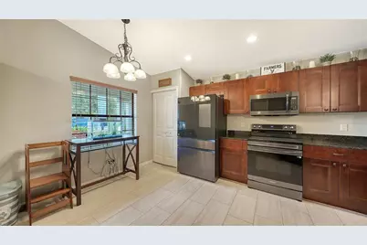 7226 34th Street E, Sarasota, FL 34243 - Photo 10