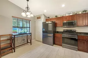 7226 34th St E, Sarasota, FL 34243 - Photo 10