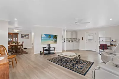 808 53rd Avenue E #18, Bradenton, FL 34203 - Photo 4