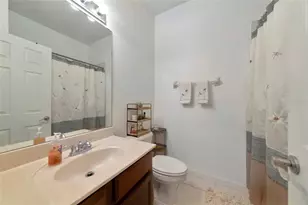 3426 Parkridge Cir, Sarasota, FL 34243 - Photo 10