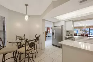 3715 Pinecone Ct, Sarasota, FL 34238 - Photo 8