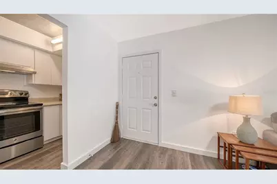 631 N Orange Avenue #108, Sarasota, FL 34236 - Photo 6