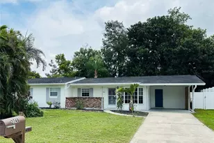 2740 Heather Pl, Sarasota, FL 34235 - Photo 2