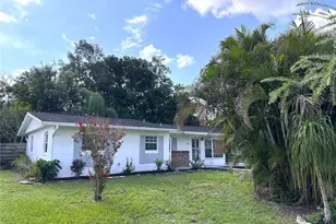 2740 Heather Pl, Sarasota, FL 34235 - Photo 4