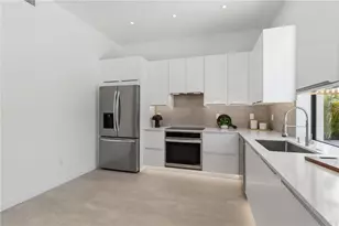 2306 Valencia Dr, Sarasota, FL 34239 - Photo 18