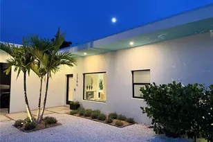 2306 Valencia Dr, Sarasota, FL 34239 - Photo 1
