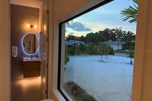 2306 Valencia Dr, Sarasota, FL 34239 - Photo 30