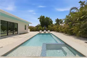 2306 Valencia Dr, Sarasota, FL 34239 - Photo 36