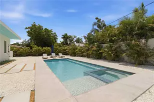 2306 Valencia Dr, Sarasota, FL 34239 - Photo 14