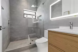 2306 Valencia Dr, Sarasota, FL 34239 - Photo 28