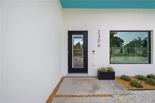 2306 Valencia Dr, Sarasota, FL 34239 - Photo 4