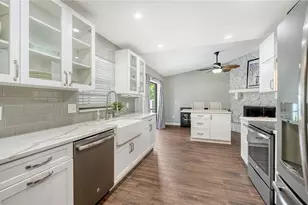 1551 Georgetowne Ln, Sarasota, FL 34232 - Photo 8
