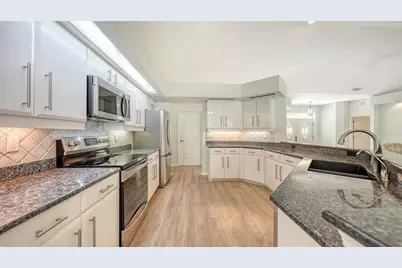 2929 Sandringham Place, Sarasota, FL 34235 - Photo 10