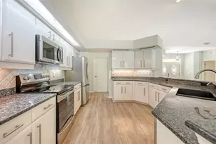 2929 Sandringham Pl, Sarasota, FL 34235 - Photo 10