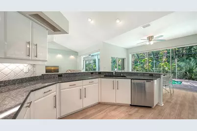 2929 Sandringham Place, Sarasota, FL 34235 - Photo 8