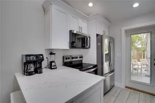 76 N Shore Dr, Anna Maria, FL 34216 - Photo 10