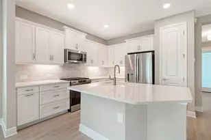 2373 Blue Mahoe Ln, Sarasota, FL 34240 - Photo 12