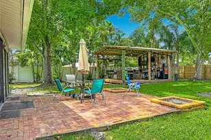 1953 Rolling Green Cir, Sarasota, FL 34240 - Photo 6