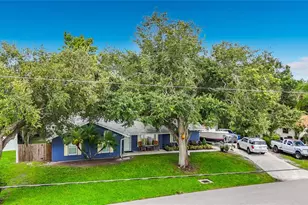 1953 Rolling Green Cir, Sarasota, FL 34240 - Photo 10