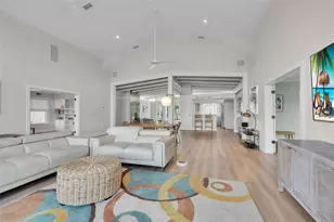 1275 Port Ln, Sarasota, FL 34242 - Photo 18