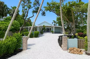 1275 Port Ln, Sarasota, FL 34242 - Photo 2
