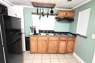2031 4th St, Sarasota, FL 34237 - Photo 6