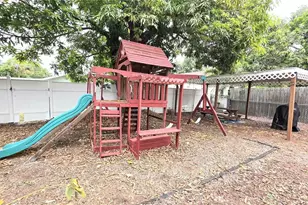 2031 4th St, Sarasota, FL 34237 - Photo 22