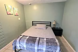 2031 4th St, Sarasota, FL 34237 - Photo 2