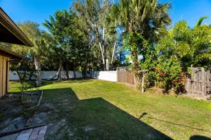 2301 Kalin Ln, Sarasota, FL 34231 - Photo 32
