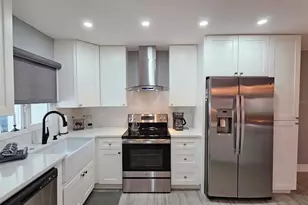 5468 Riverbluff Cir, Sarasota, FL 34231 - Photo 4