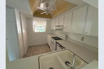 2536 Clubhouse Circle #202, Sarasota, FL 34232 - Photo 10