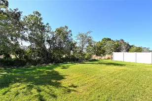3551 74th Ave Circle E, Sarasota, FL 34243 - Photo 32