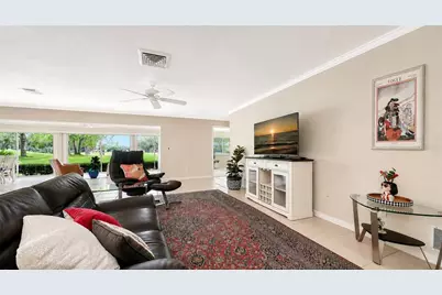 5621 Palm Aire Drive, Sarasota, FL 34243 - Photo 10