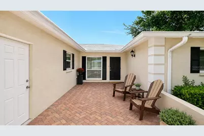 5621 Palm Aire Drive, Sarasota, FL 34243 - Photo 2