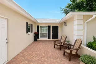 5621 Palm Aire Dr, Sarasota, FL 34243 - Photo 2