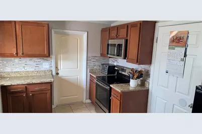 3609 Schwalbe Drive, Sarasota, FL 34235 - Photo 4