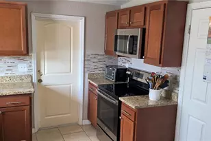 3609 Schwalbe Dr, Sarasota, FL 34235 - Photo 4
