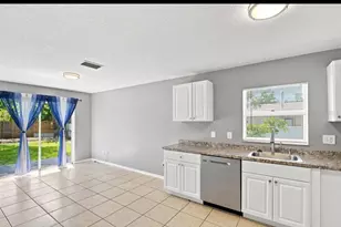 5717 E 11th Street E, Bradenton, FL 34203 - Photo 6