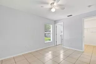 5717 E 11th Street E, Bradenton, FL 34203 - Photo 10