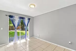 5717 E 11th Street E, Bradenton, FL 34203 - Photo 8