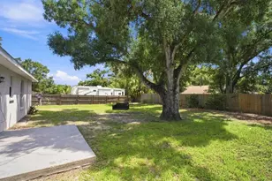 5717 E 11th Street E, Bradenton, FL 34203 - Photo 8