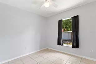 5717 E 11th Street E, Bradenton, FL 34203 - Photo 10