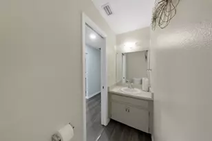 7805 Amberlea Ct, Temple Terrace, FL 33637 - Photo 10