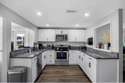 8628 Magnolia Drive, Seminole, FL 33777 - Photo 6