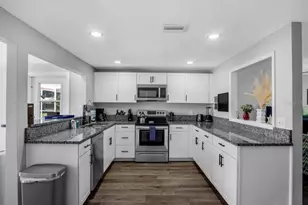 8628 Magnolia Dr, Seminole, FL 33777 - Photo 6