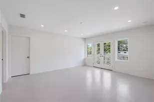 2596 Floyd St, Sarasota, FL 34239 - Photo 18