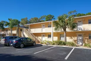 942 La Costa Cir, Sarasota, FL 34237 - Photo 2