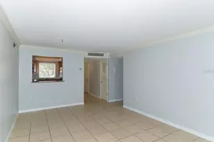 942 La Costa Cir, Sarasota, FL 34237 - Photo 4